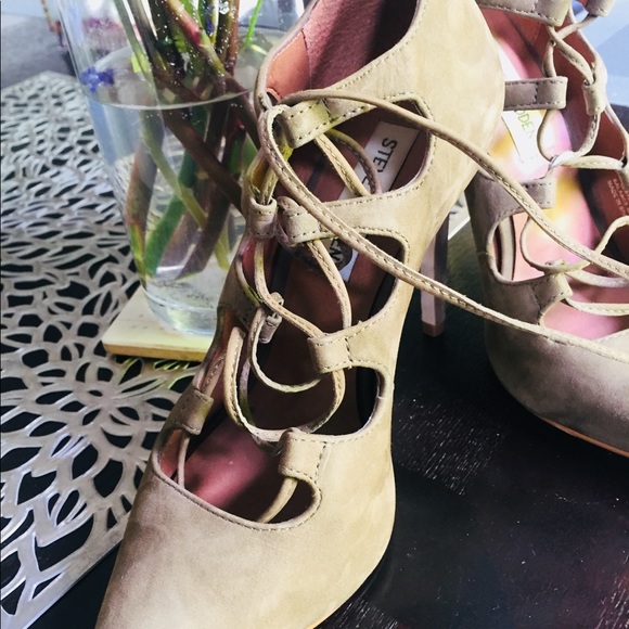 Steve Madden Ballerina Olive Heels 5.5 - Picture 2 of 6